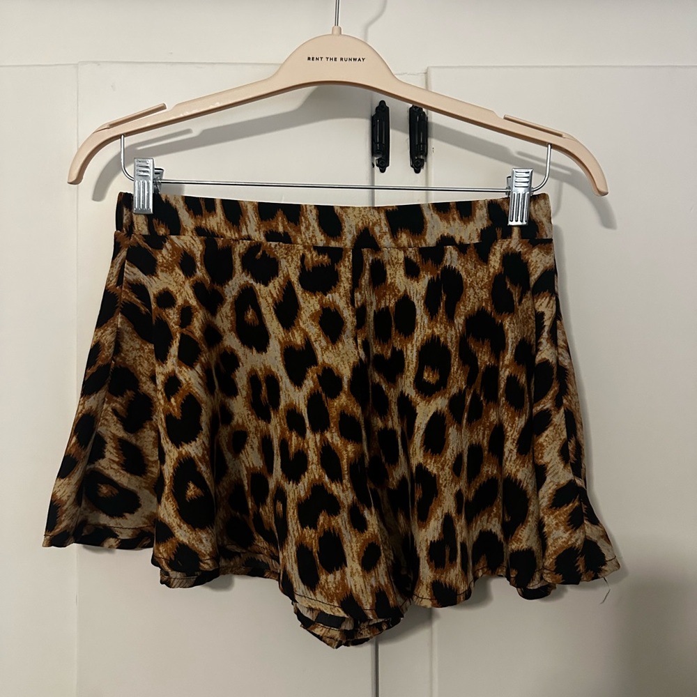 L'ATISTE Leopard Print Skorts